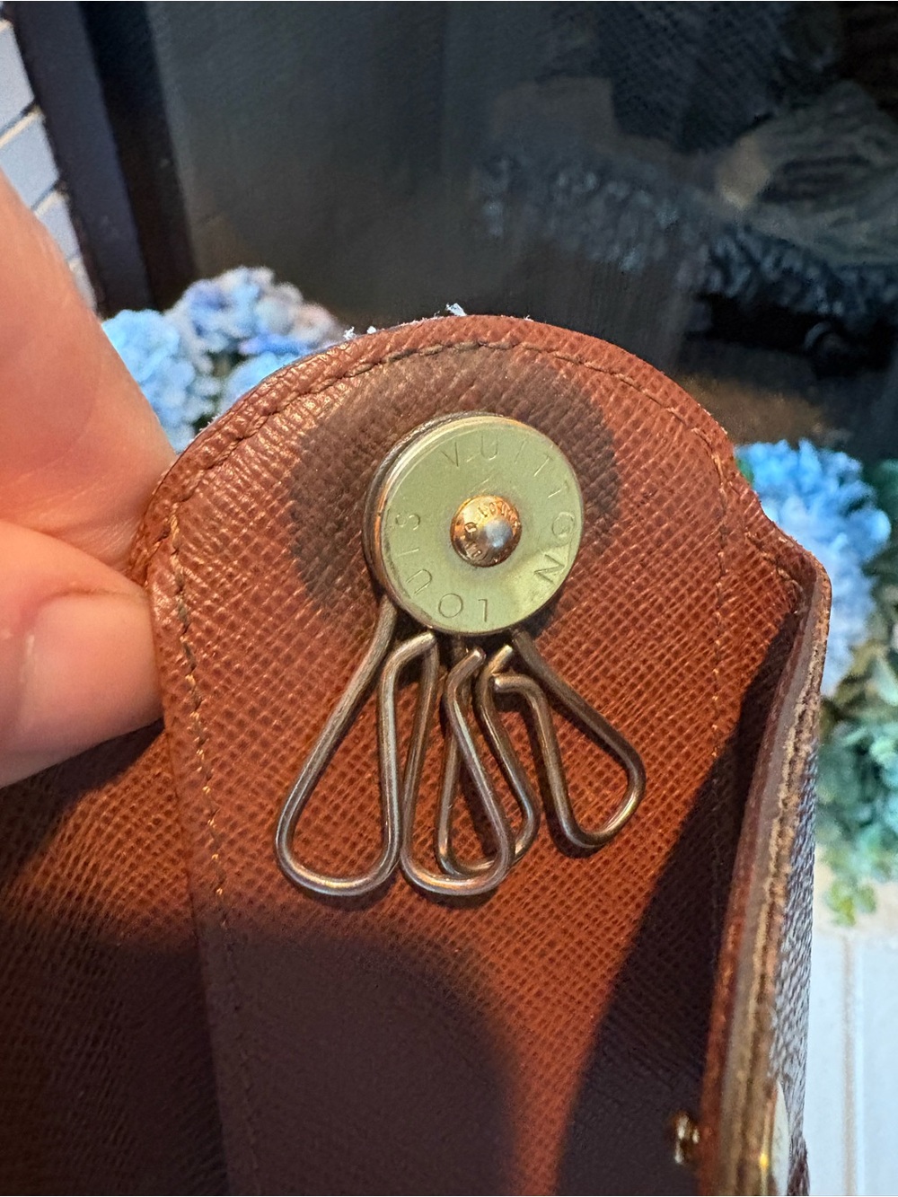 Louis Vuitton Monogram Key Case - Picture 5 of 9